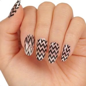 5/$35 💅 Color Street Keep Calm and Chevron